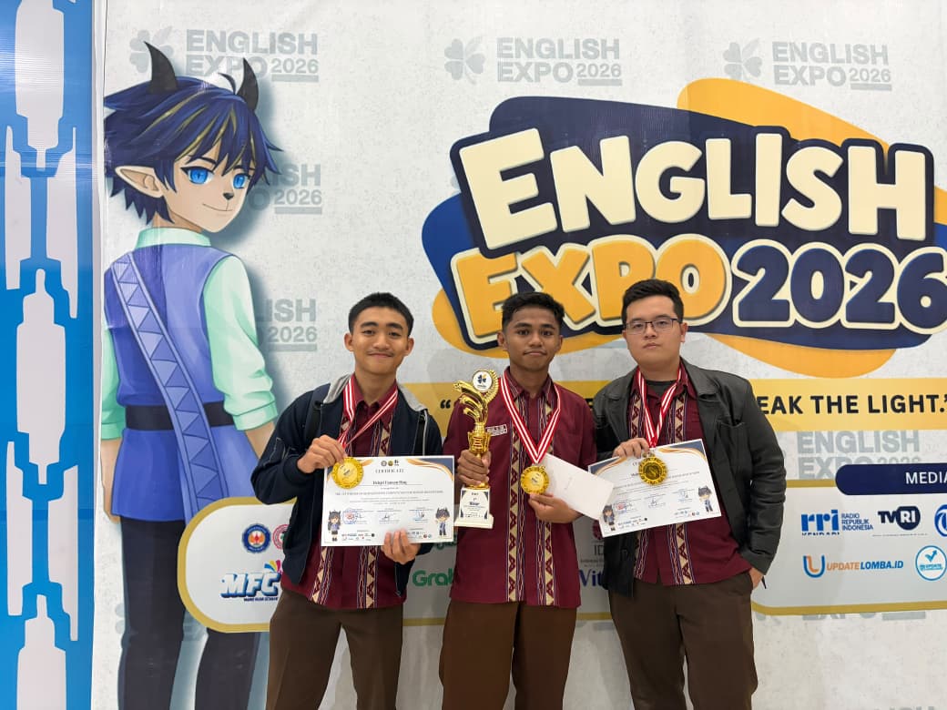 SMAN 4 KENDARI RAIH JUARA UMUM ENGLISH EXPO 2026, BORONG PRESTASI DI TIGA CABANG LOMBA