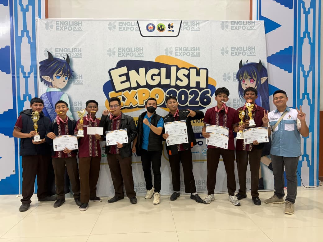 SMAN 4 KENDARI RAIH JUARA UMUM ENGLISH EXPO 2026, BORONG PRESTASI DI TIGA CABANG LOMBA