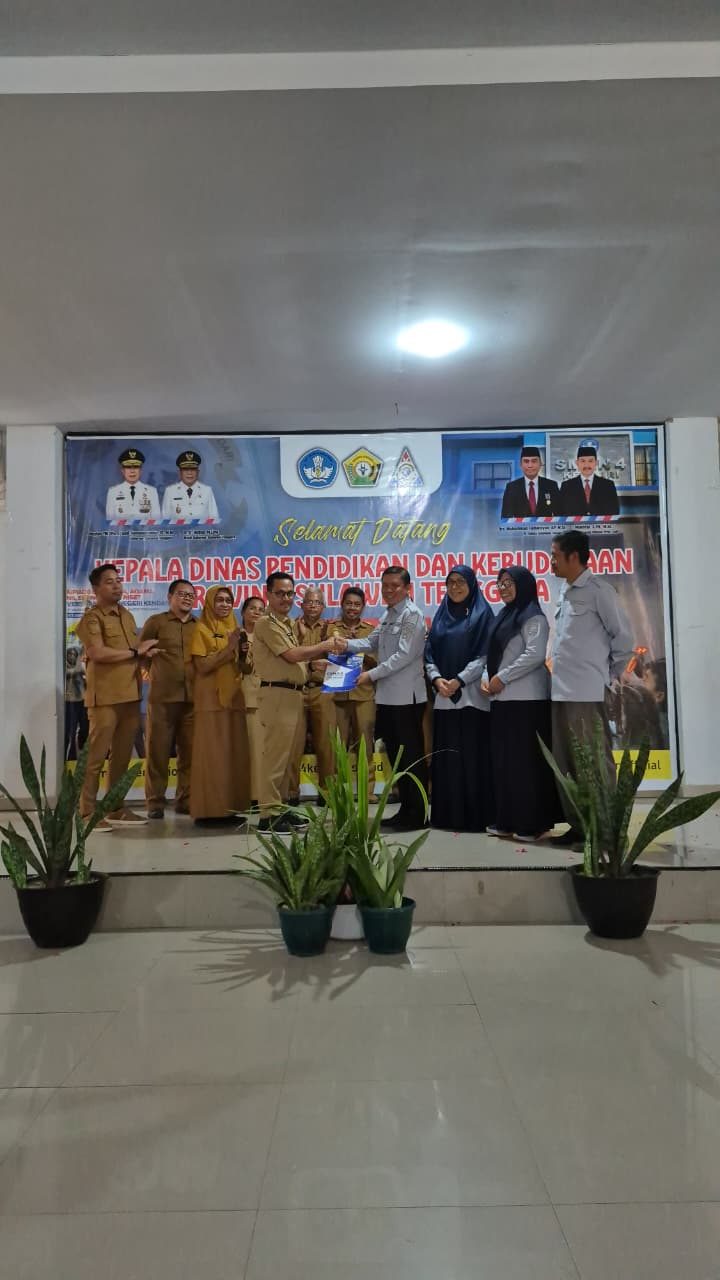 SMAN 4 KENDARI RESMI LUNCURKAN KURIKULUM SEKOLAH UNGGUL, PERKUAT KARAKTER DAN KOMPETENSI GLOBAL SISWA